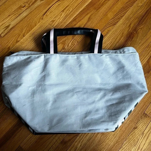 Victoria’s Secret bag - Picture 4 of 4